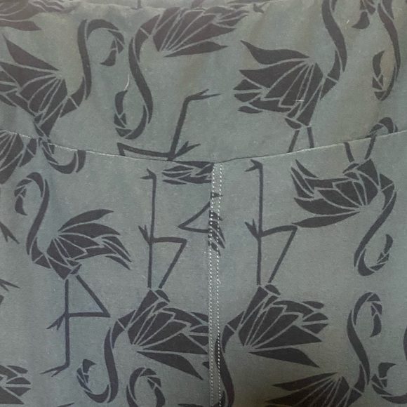 LulaRoe Flamingo Tall and Curvy leggings - Picture 2 of 4